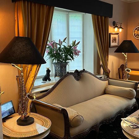 Chester House Guest House Buitenkant foto The interior of the hotel
