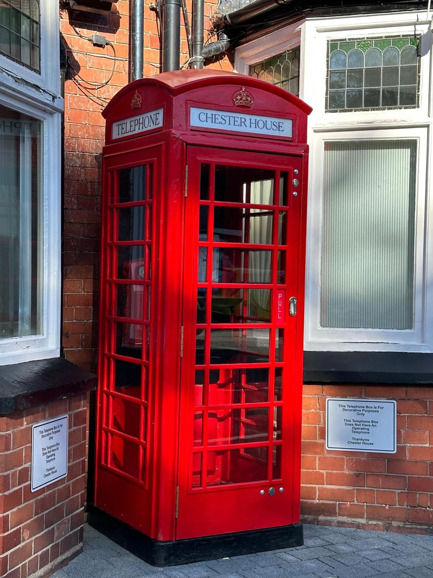 Chester House Guest House Buitenkant foto The telephone box at the former station